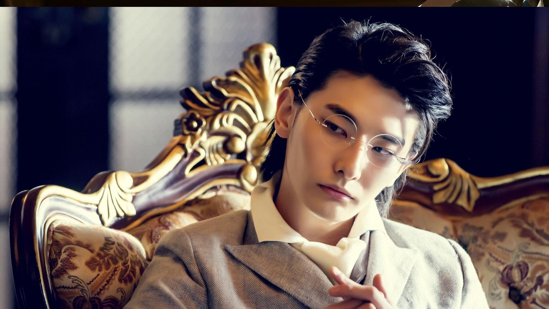 大屏幕上的欢呼声:欧冠夜晚的狂热心情