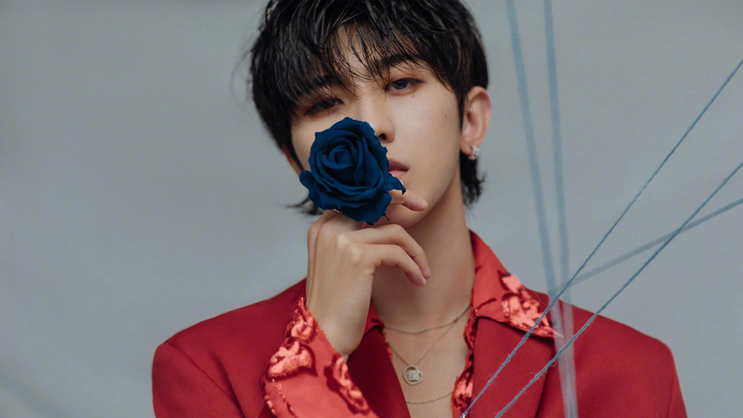 球迷“疯狂打call”:现场气氛点燃全场,球迷狂欢